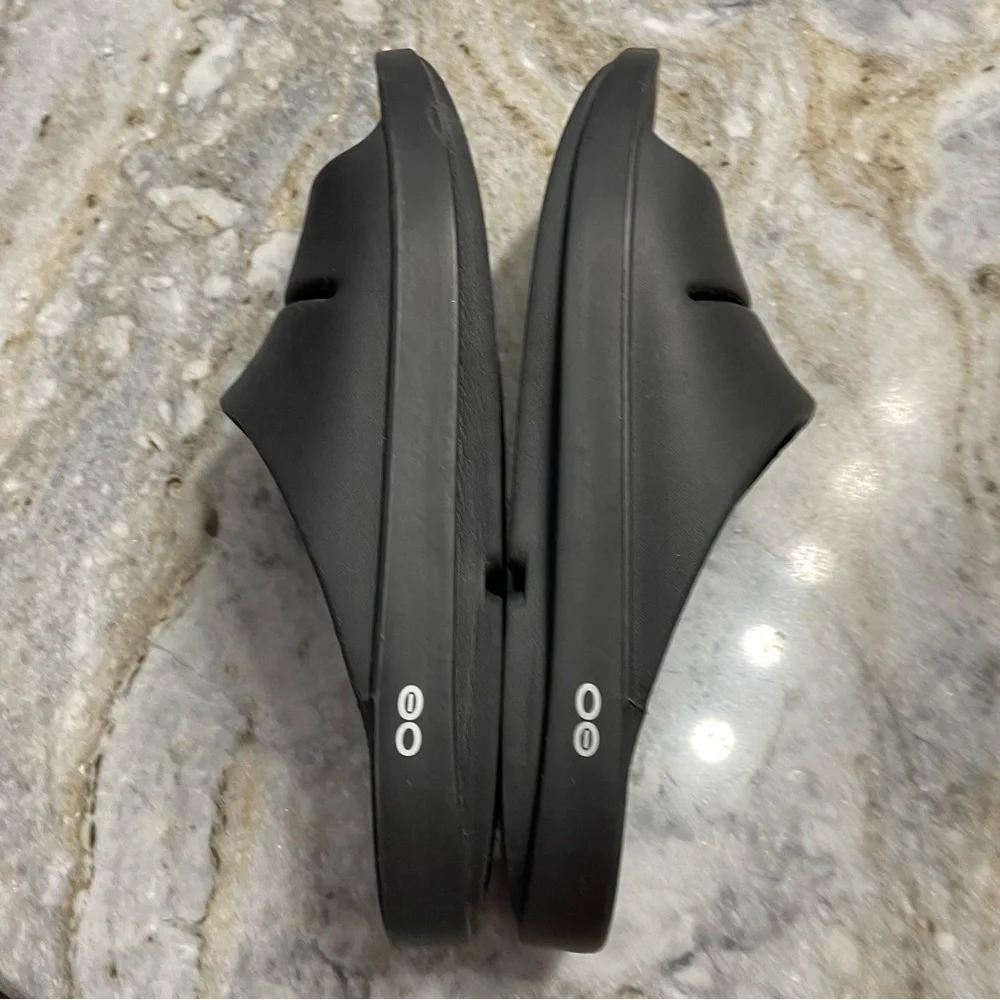 OOFOS OOahh Open Toe Slide Lightweight Recovery Footwear Sandal Black M13  W15